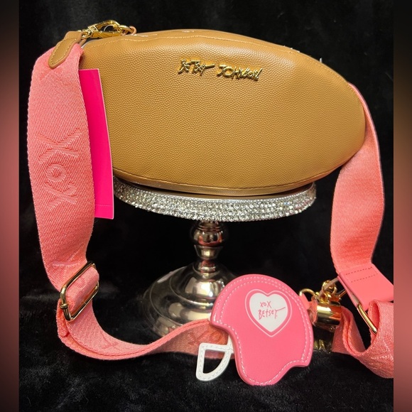 🏈🩷 Betsey Johnson Kitsch Crossbody
Football XOTOSS🏈🩷NWT - Picture 7 of 11